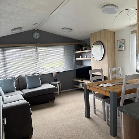Modern Two Bedroom On Seven Bays Near Padstow *